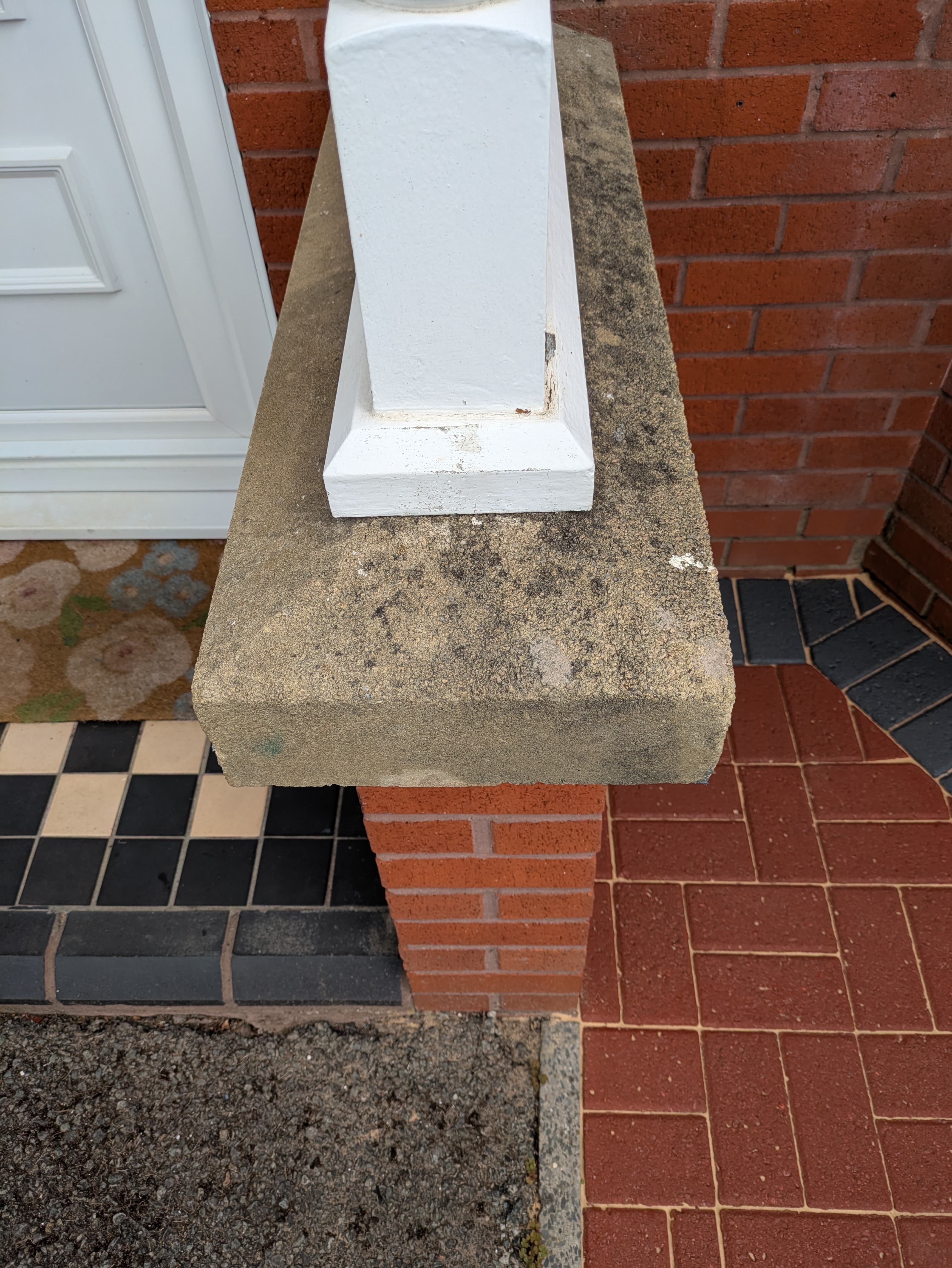 Dirty house exterior before cleaning